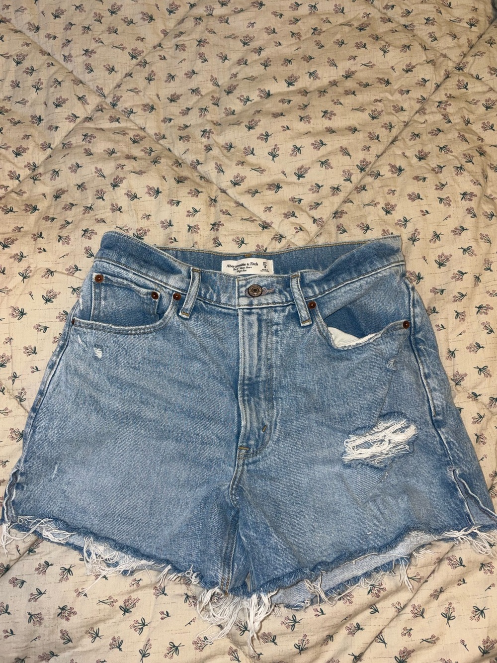 Abercrombie & Fitch 4” Mom Shorts High Rise